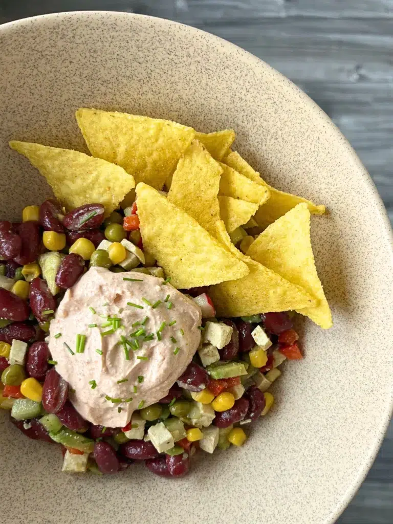 Taco tál nachos-szal és chipotle mártogatóssal